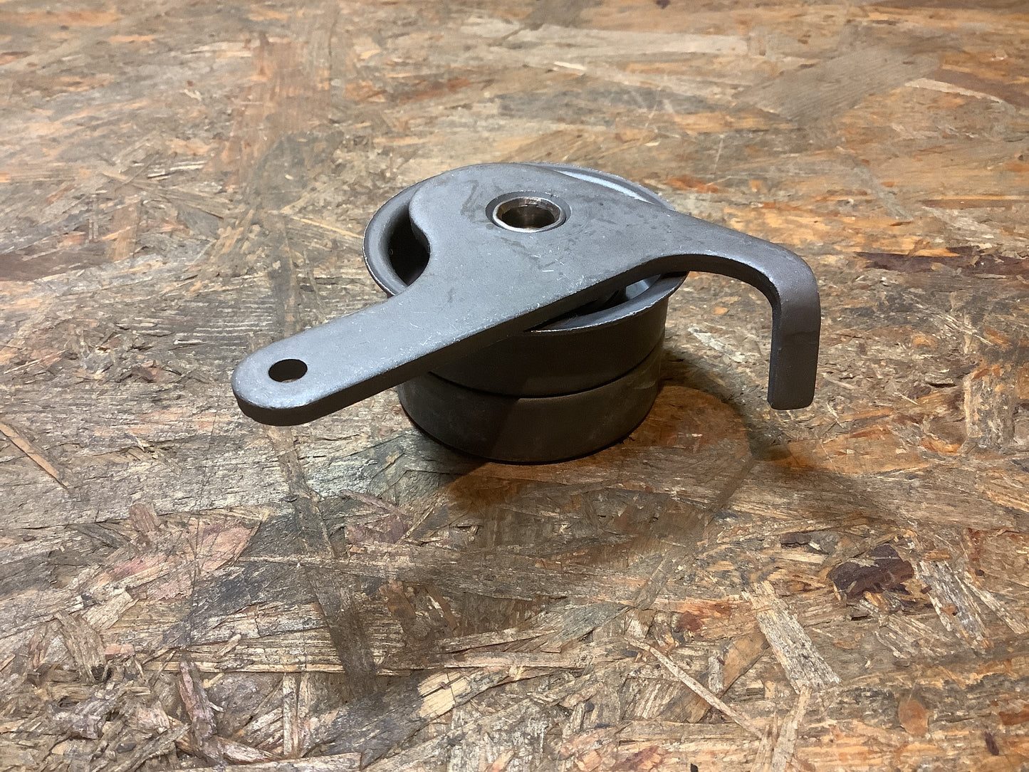 Mitsubishi Colt II, III, Bj. 84-98 Riemenspanner, Spannrolle Original Mitsubishi NEU