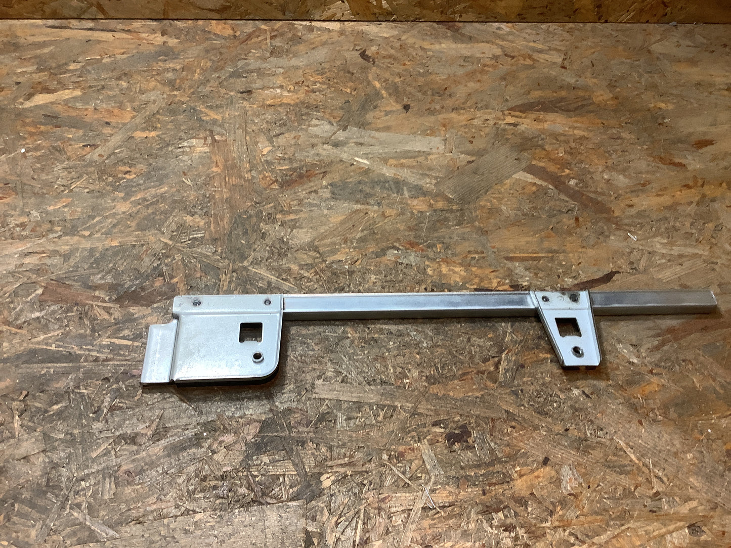 Mitsubishi Lancer Türscheibenhalter Original Mitsubishi NEU