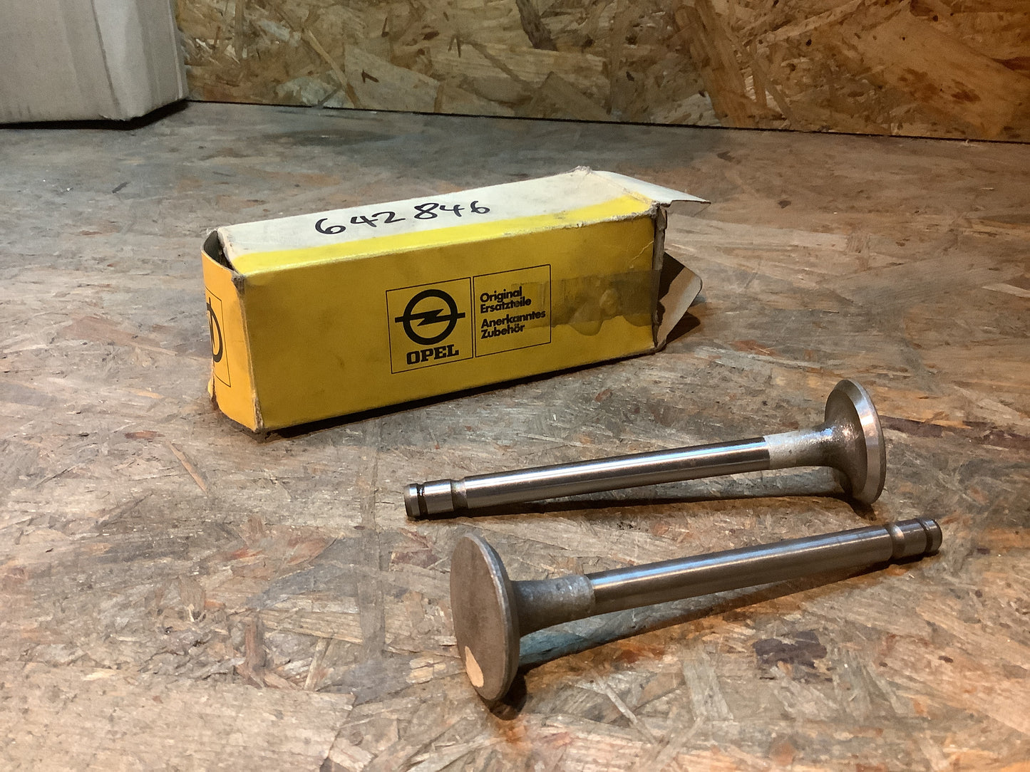 Opel Kapitän A,B, Admiral A,B Auslaßventil Original Opel NEU