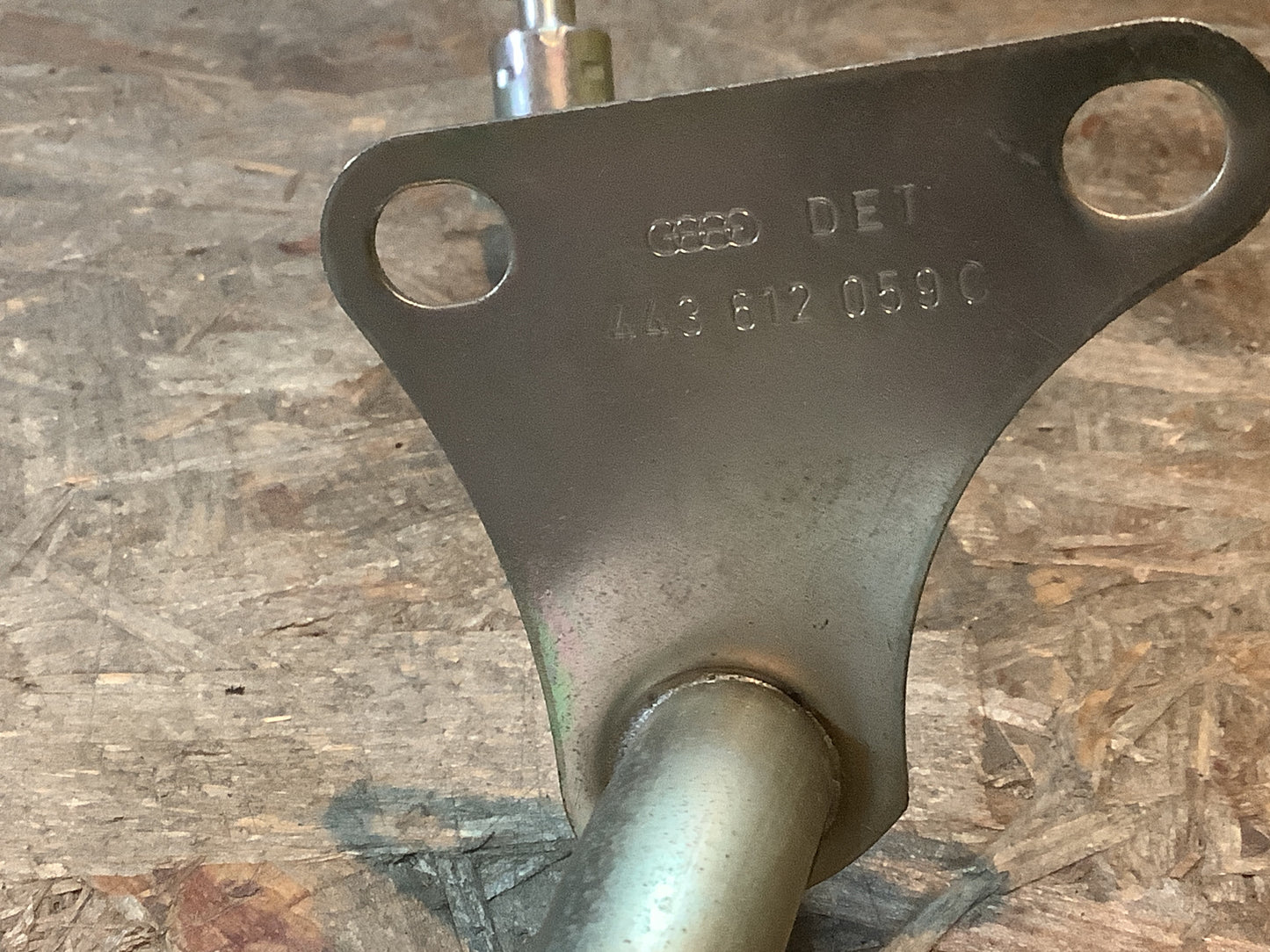 Audi 100, Audi Quattro Avant Druckspeicher Unterdruckrohr Original Audi NEU