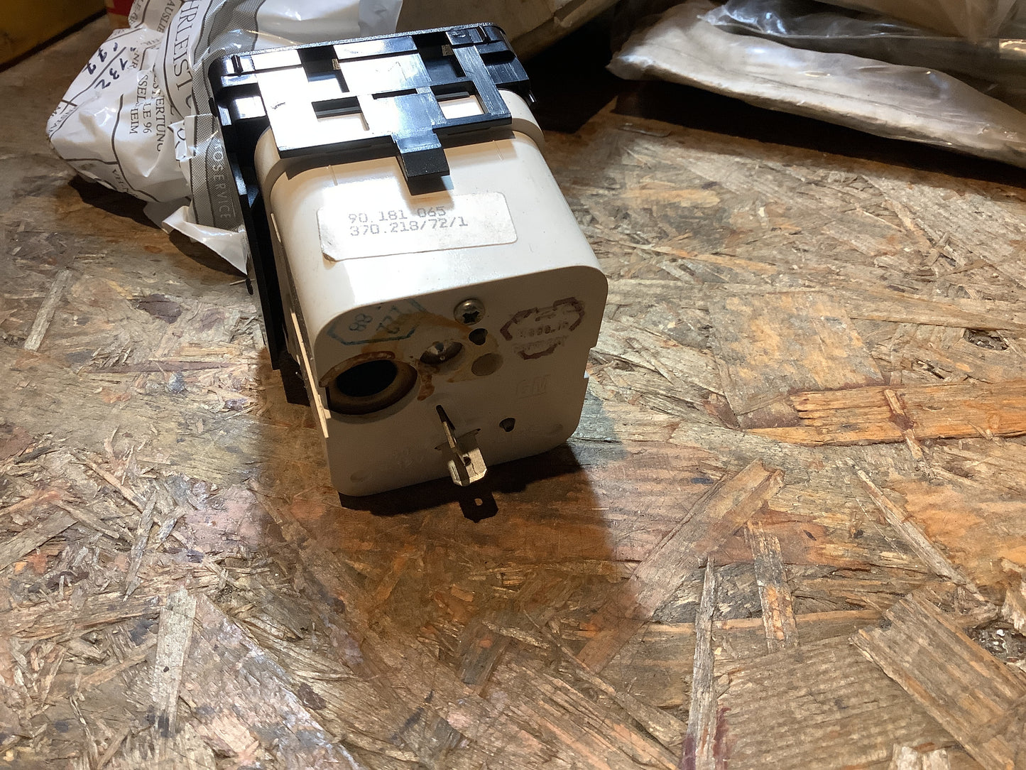 Opel Kadett E Quarzuhr Original GM NEU