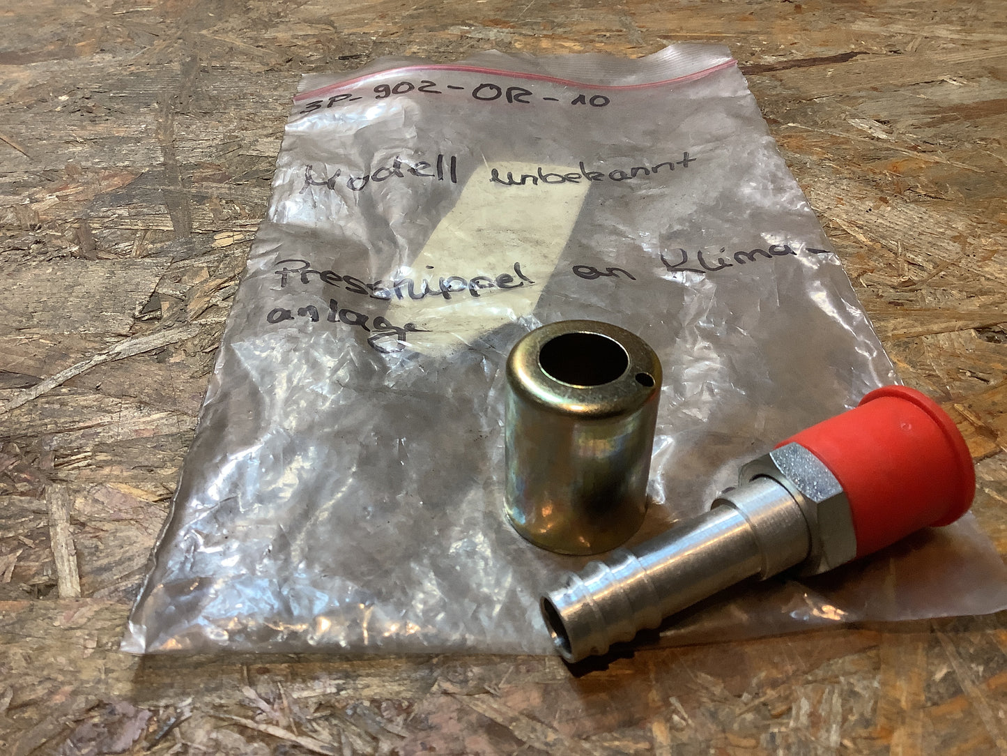 Modell unbekannt Pressnippel an Klimaanlage Original NEU