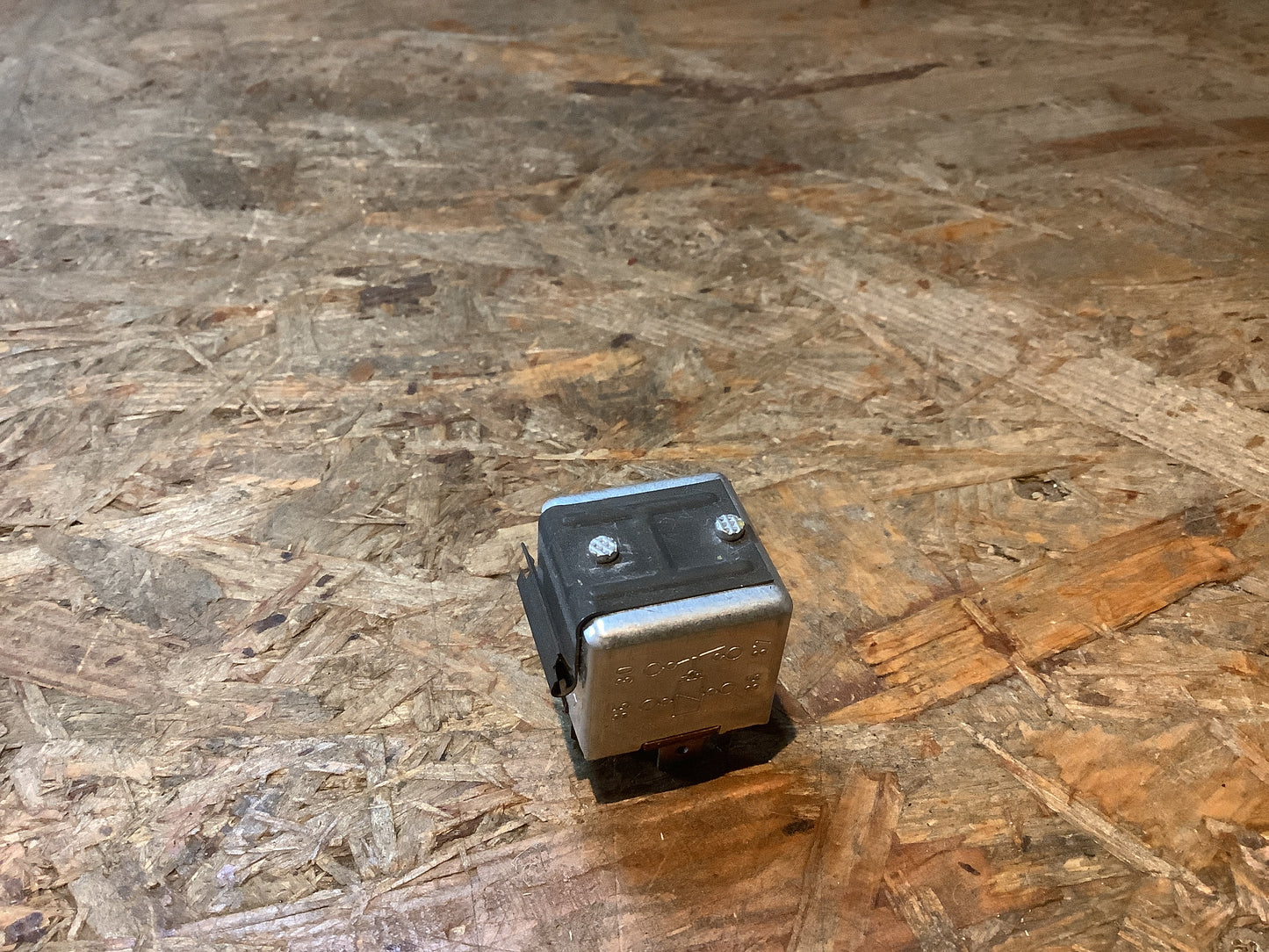 VW Polo 86C, VW Bus T3 Relais Motorsteuergerät Original VW NEU