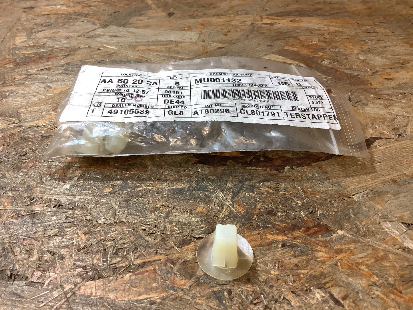 Mitsubishi Colt Europe, Z32A Tülle, hinterer Stoßfänger Original Mitsubishi NEU