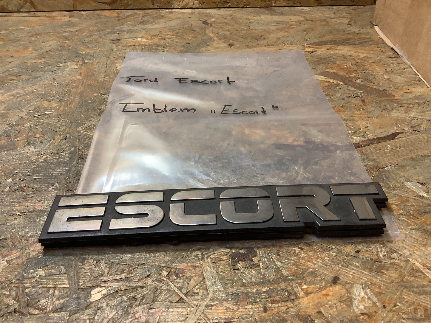 Emblem „Escort“ Original Ford GEBRAUCHT