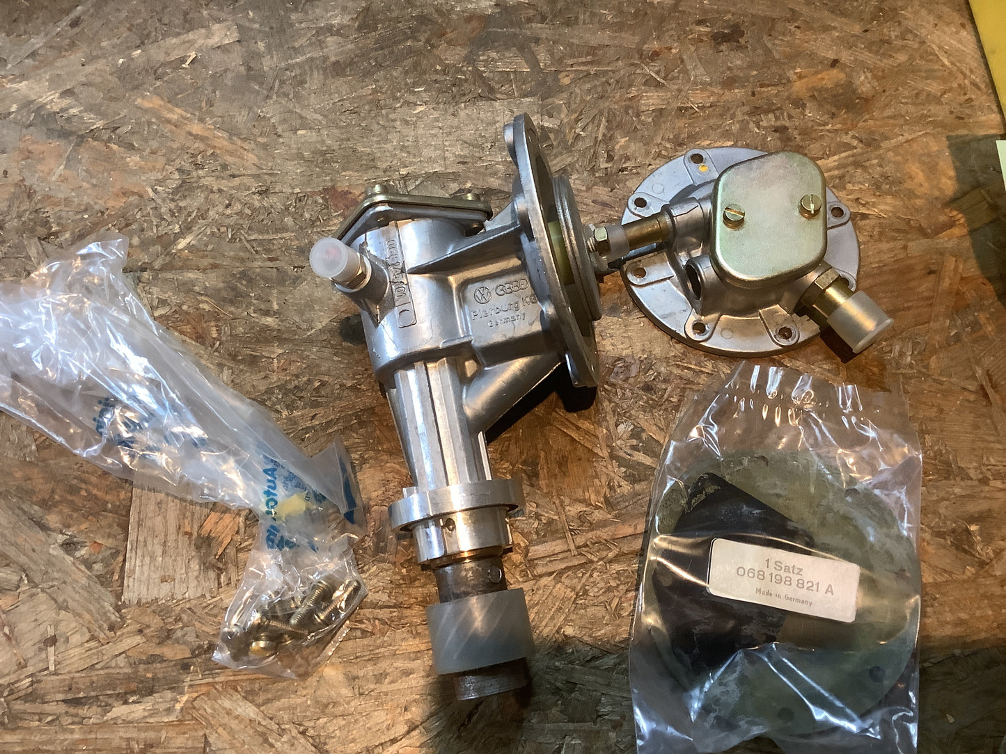 VW Golf I,II, VW Passat 32b, VW Bus T3 Unterdruckpumpe Original VW AUDI NEU