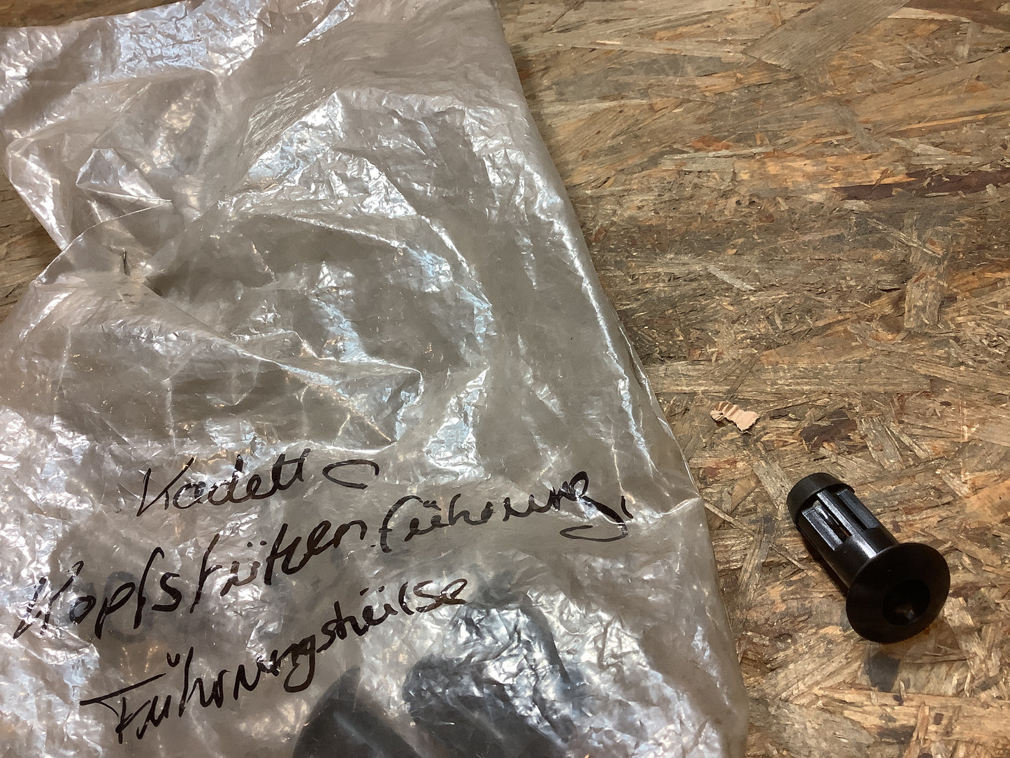 Kadett C Kopfstützenführung, Führungshülse NEU