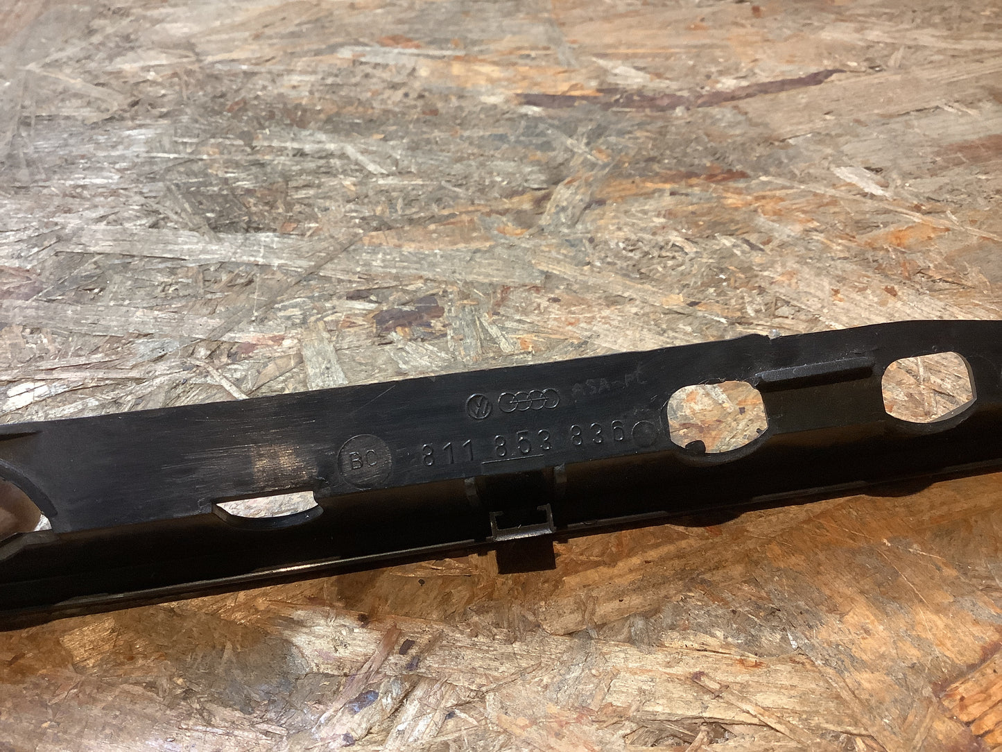 Audi 80/90 Typ 81/85 Scheinwerferleiste vorfacelift Original VW NEU