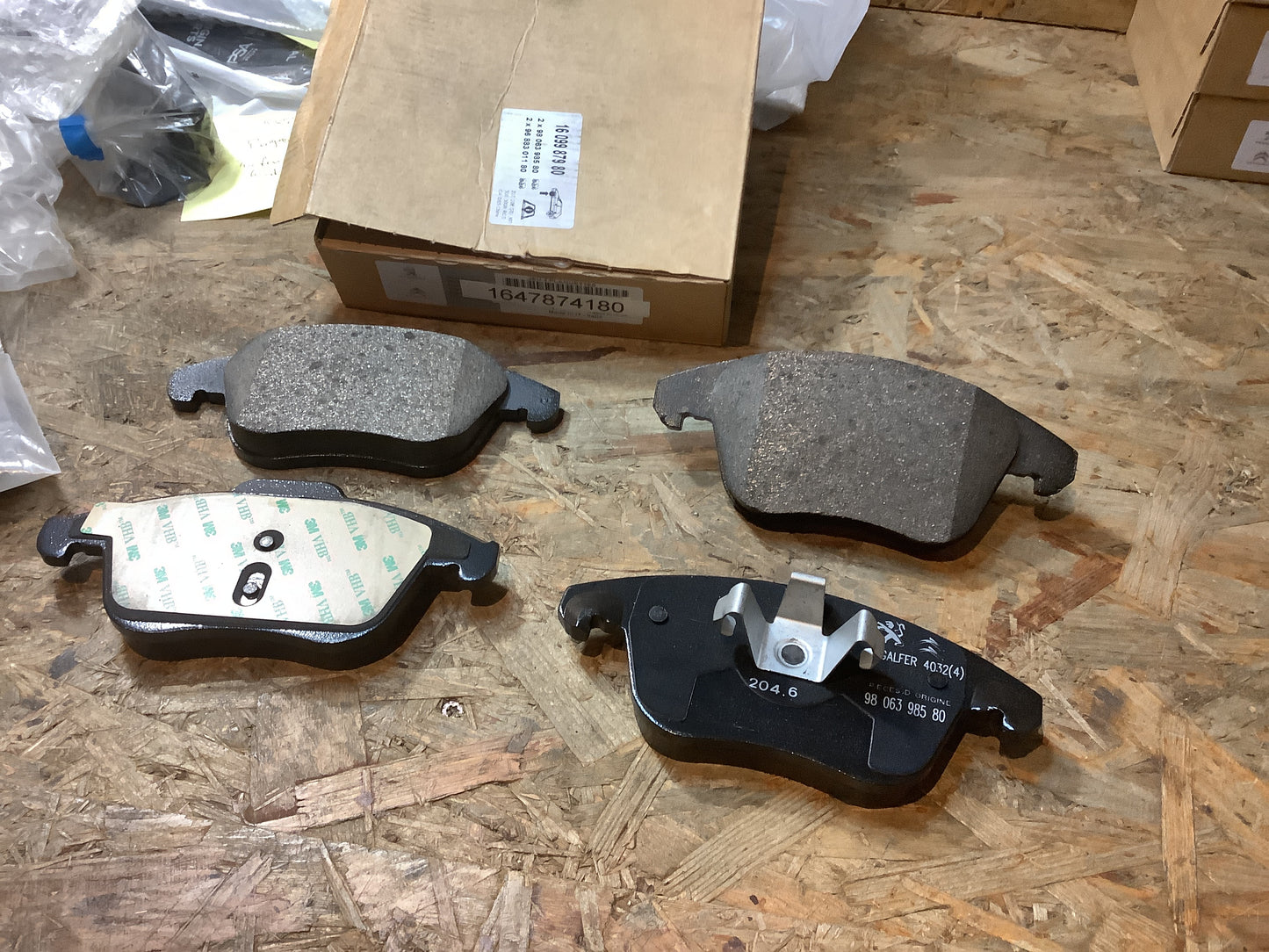 Citroën C4, Peugeot 307,308,3008,207 Bremsbeläge vorn Original Genuine Parts NEU