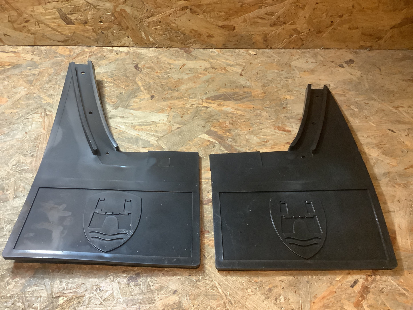 VW Jetta, Jetta L, Jetta GL Schmutzfänger vorn Original Autoplus NEU