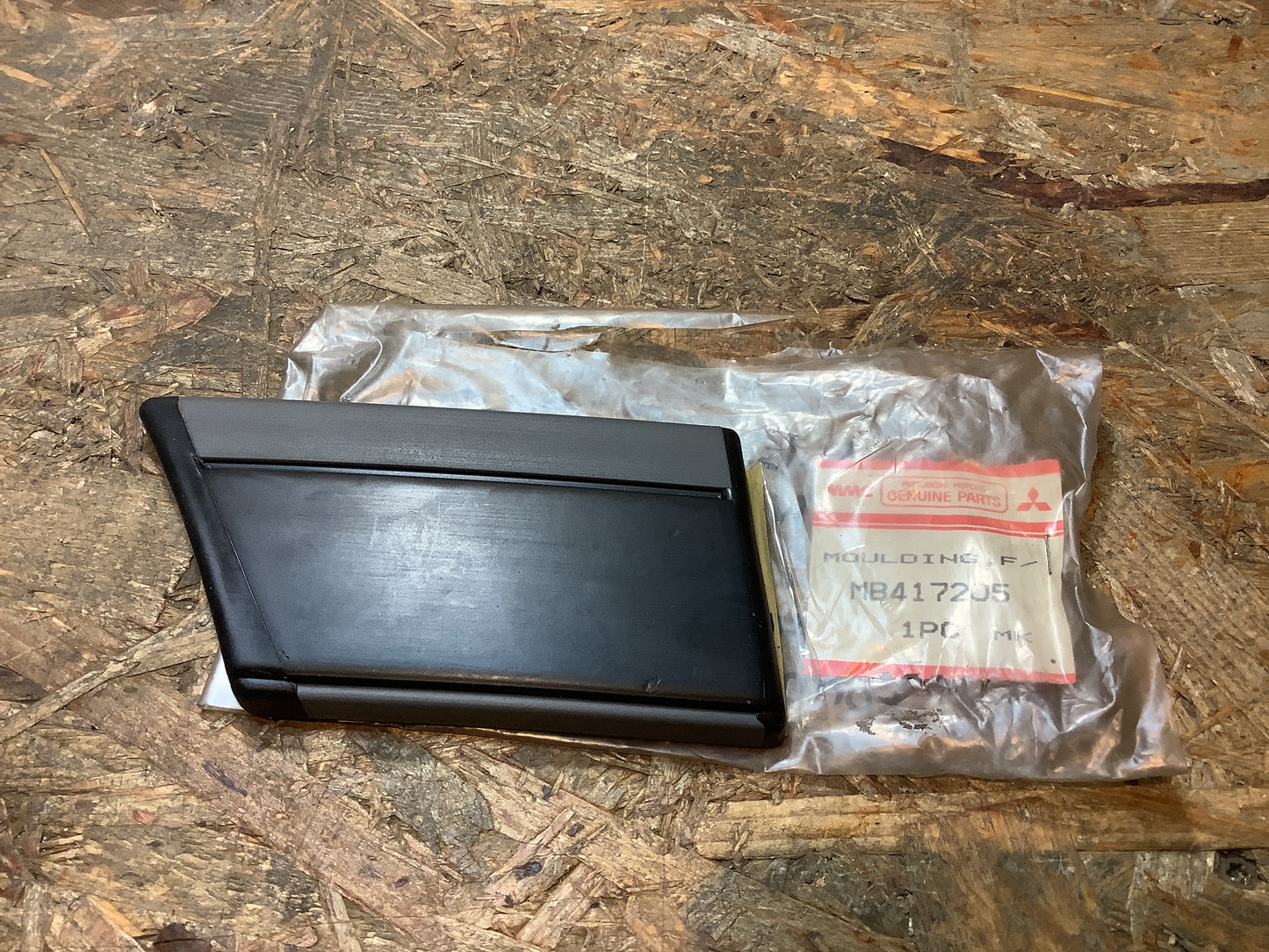 Mitsubishi Mirage Seitenverkleidung und Formteil, Zierleiste Original Mitsubishi NEU