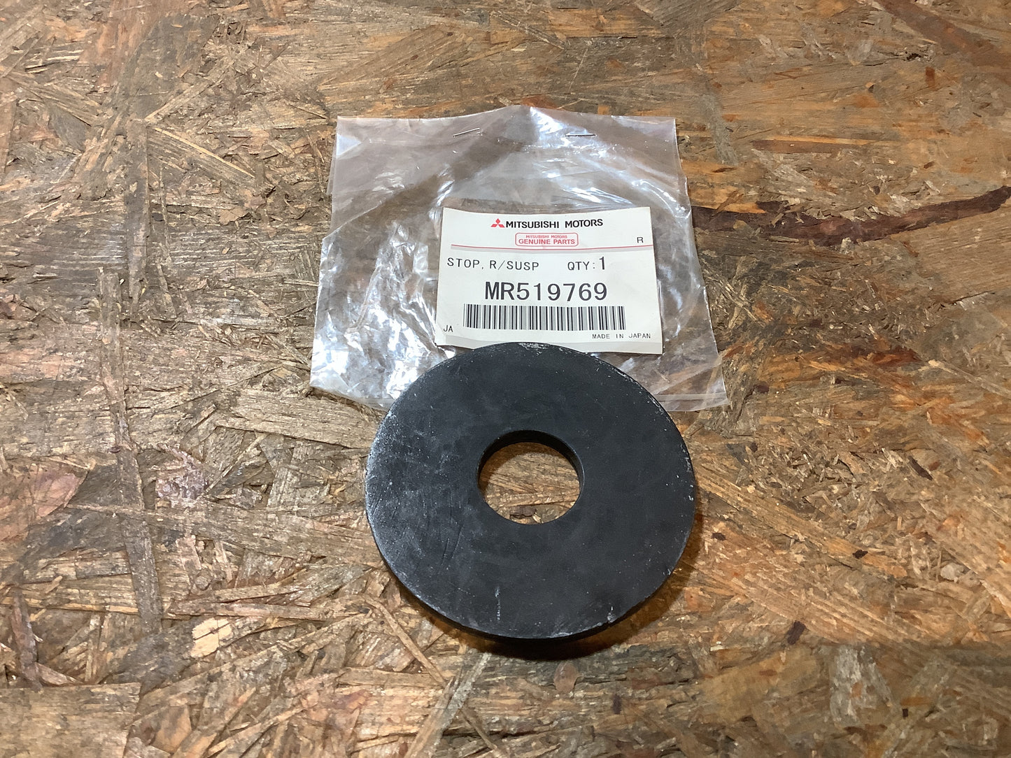 Mitsubishi Pajero III (V6,V7), Bj. 00-06 - Mitsubishi Montero III (V6,V7), Bj. 00-06 Stopper, Hinterradaufhängung Original Mitsubishi NEU