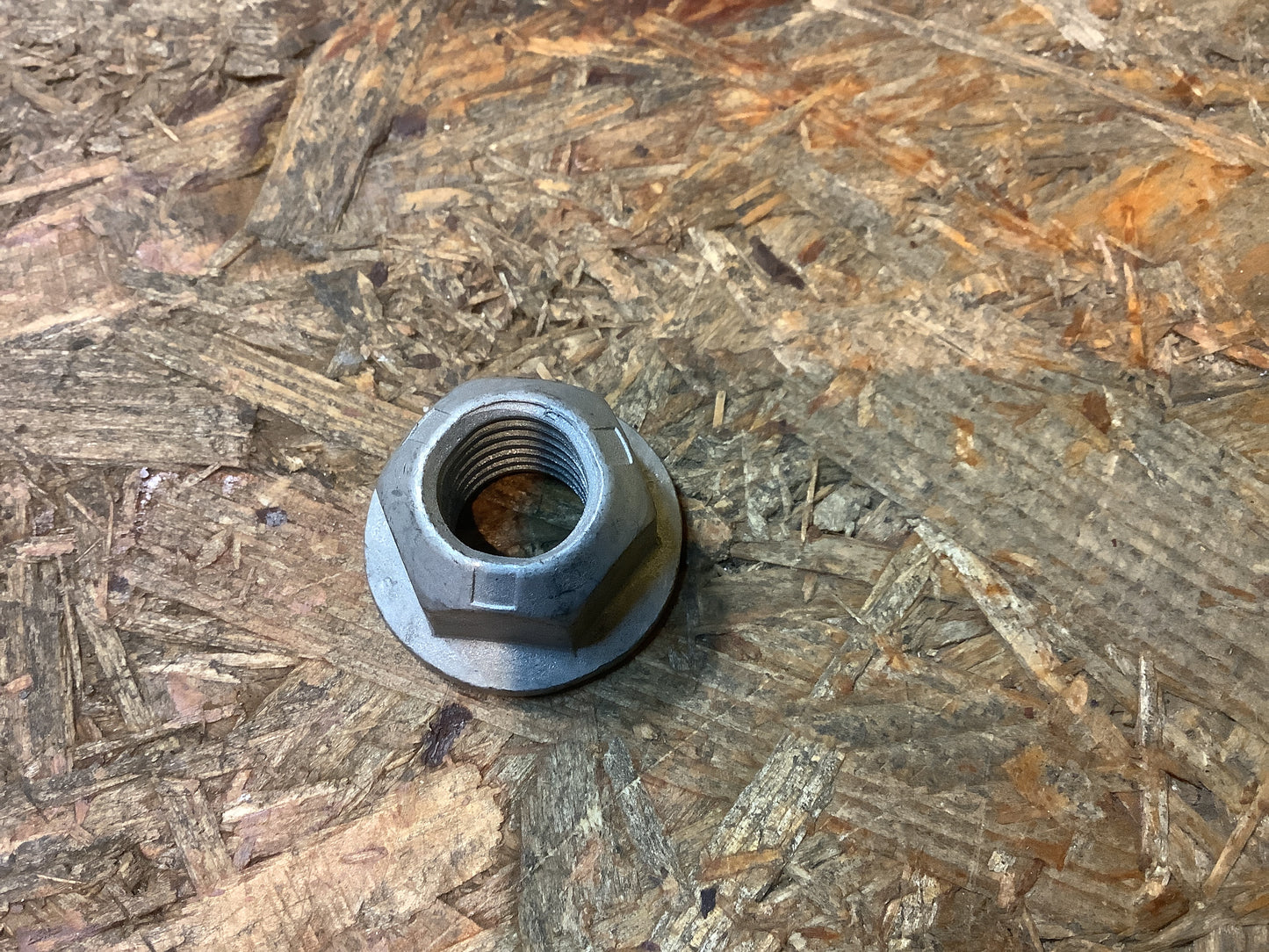 Chevrolet Captiva (C100), Bj. 06-10 Mutter, M10 Original GM NEU