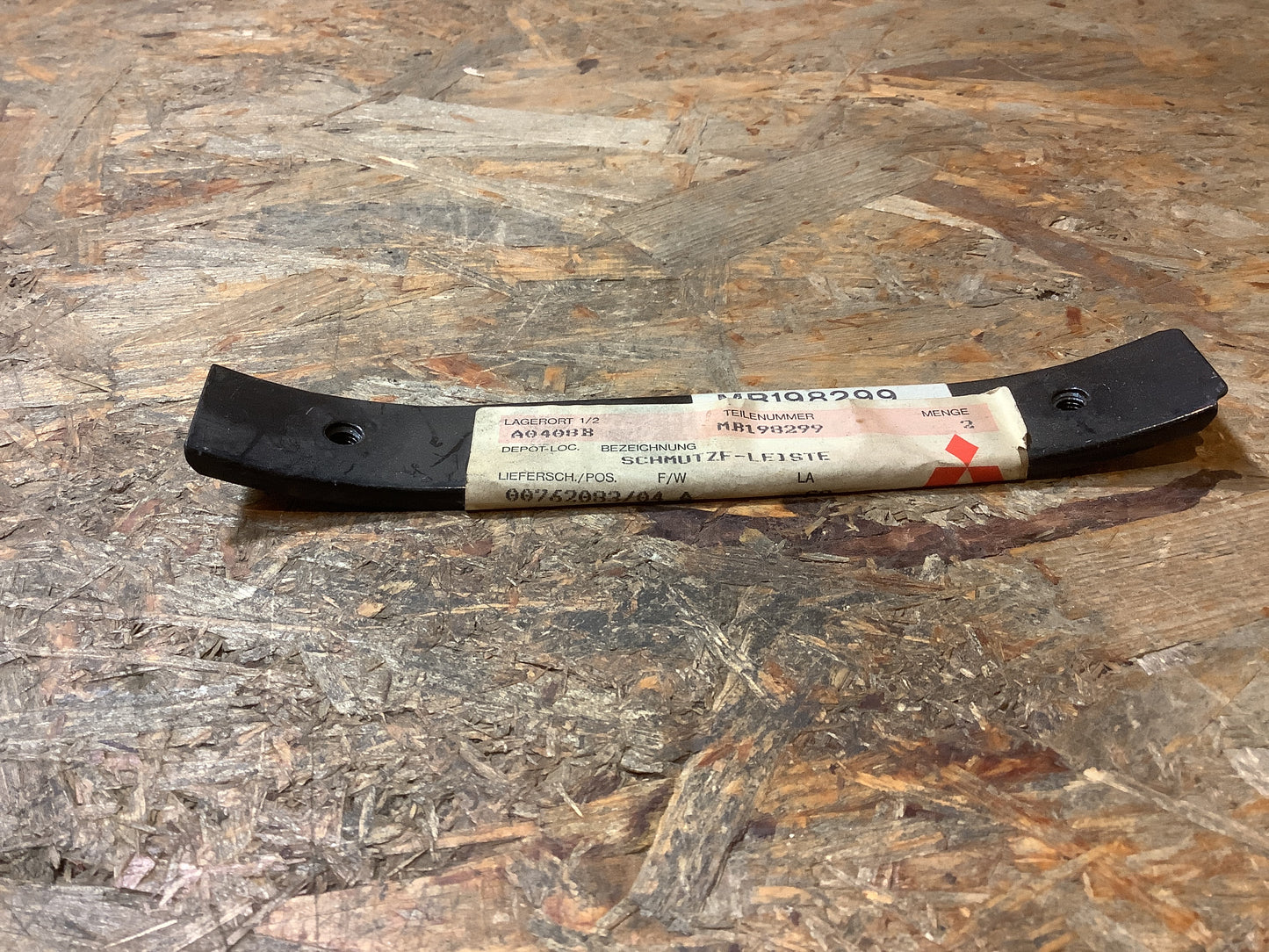 Mitsubishi Pajero Schmutzfängerleiste Original Mitsubishi NEU