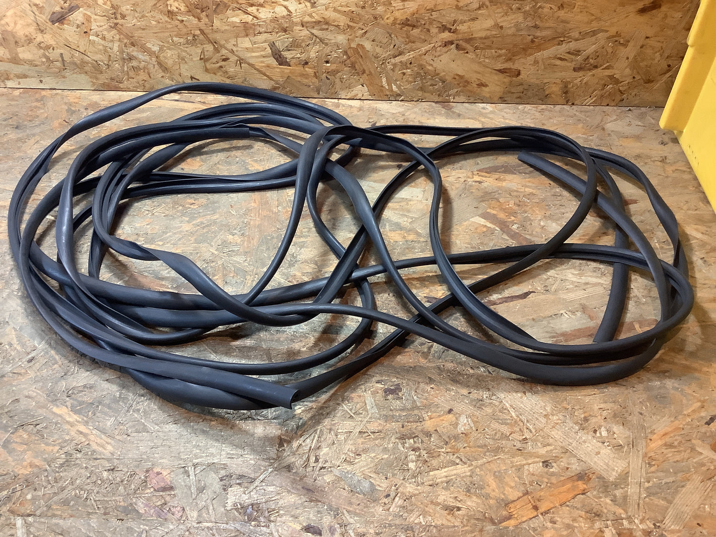 Ford Sierra; Gummidichtung für Fenster innen (Nur für Kombi) Original Ford NEU