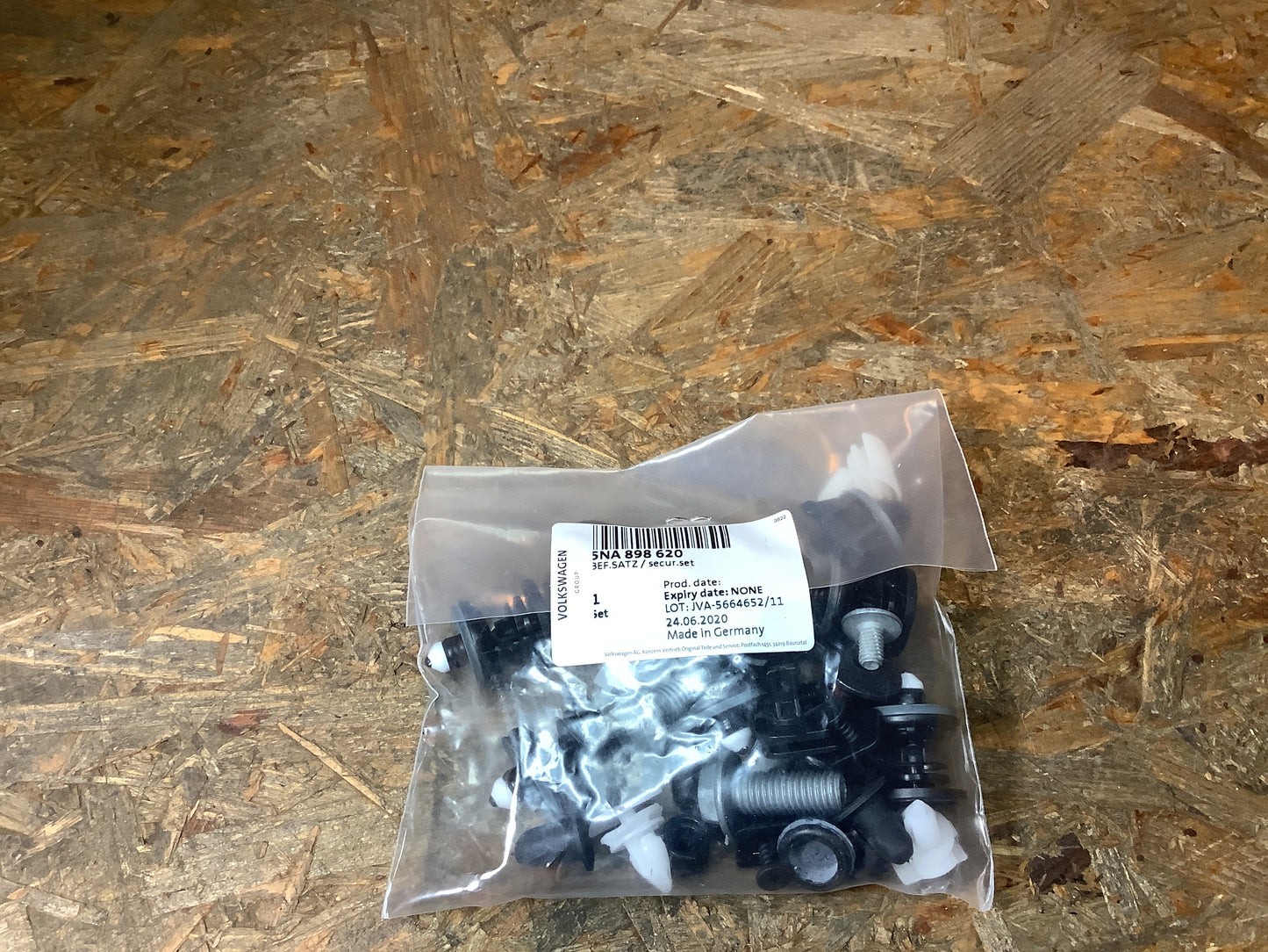 VW Tiguan Befestigungssatz Türe Original VW NEU