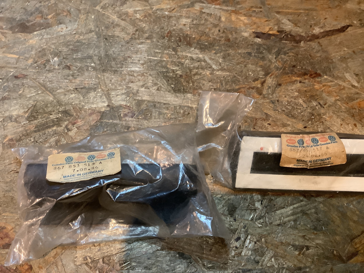 VW Polo 86c, VW Derby Zierleisten-Set vorne links/rechts Original VW NEU