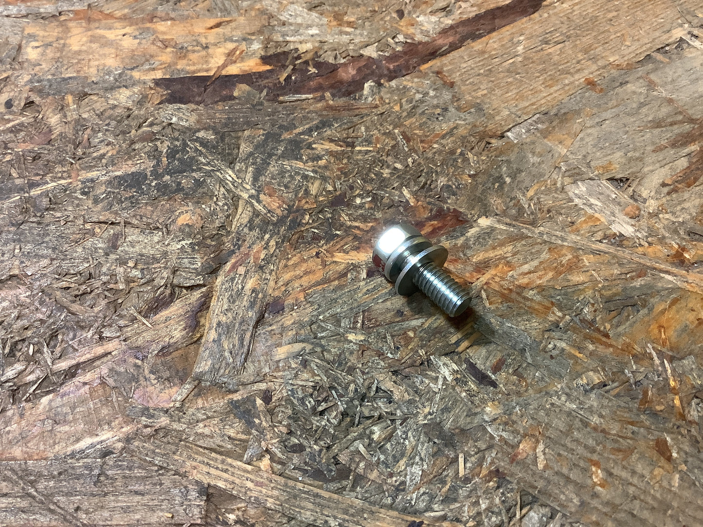 Schraube 6X16 an Kennzeichenleuchtung Original Mitsubishi NEU