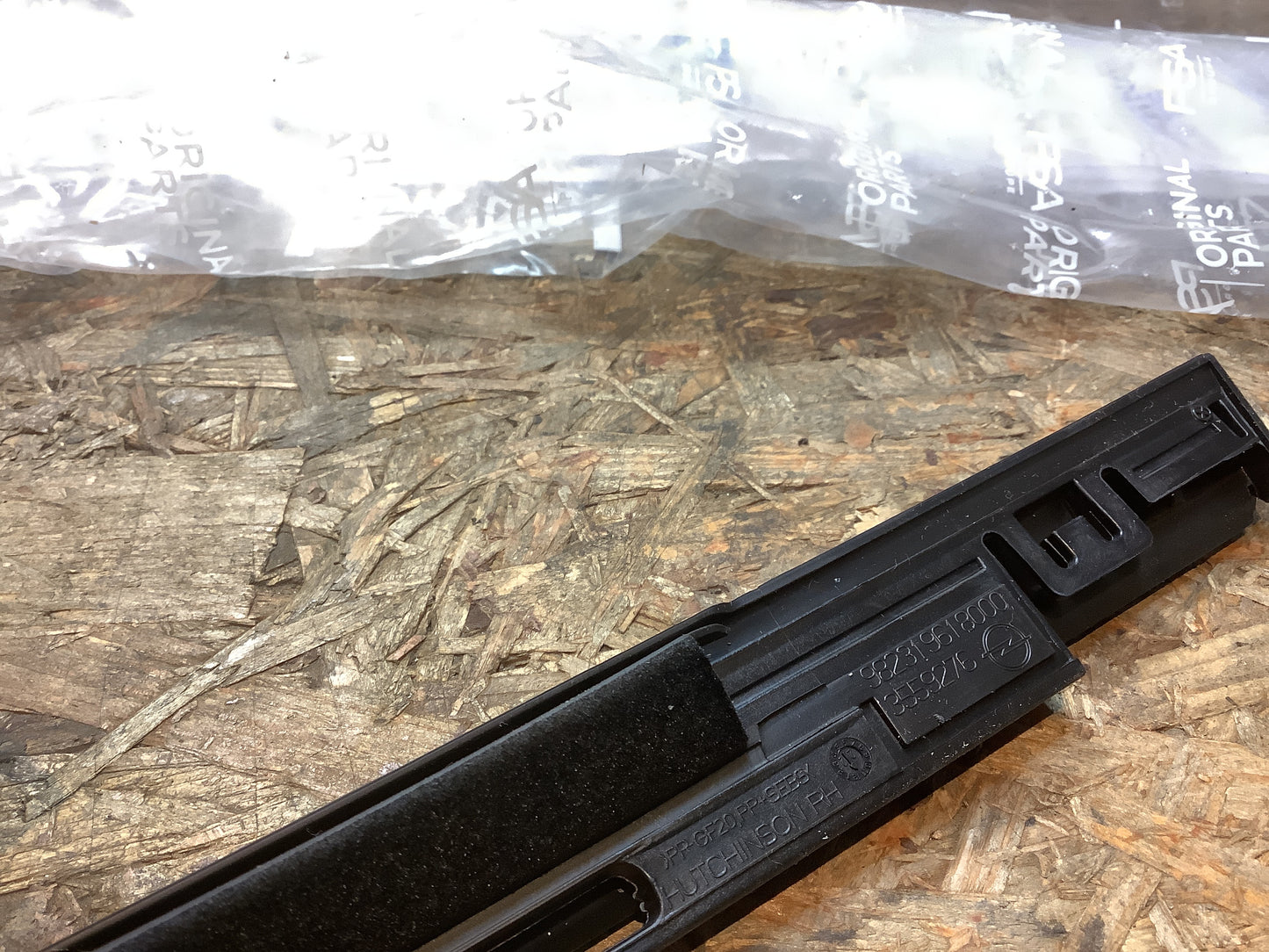 Peugeot 208 II Türfenster-Außenleiste vorn rechts Original Original Parts NEU