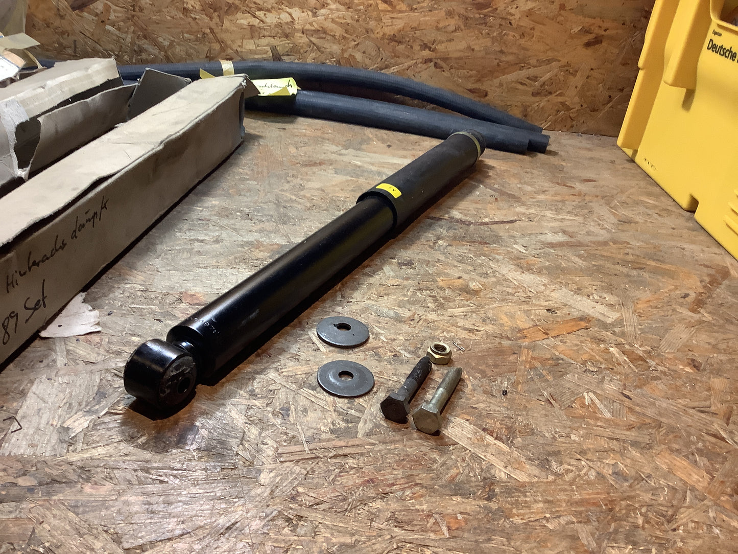 Kadett E Hinterachsdämpfer Set Original GM NEU