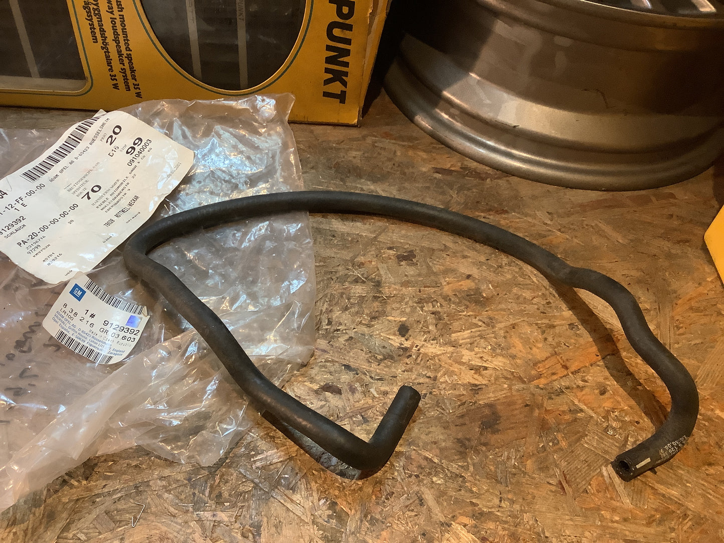 Opel Omega B Schlauchbogen Vorwärmung Drosselklappe Original GM NEU