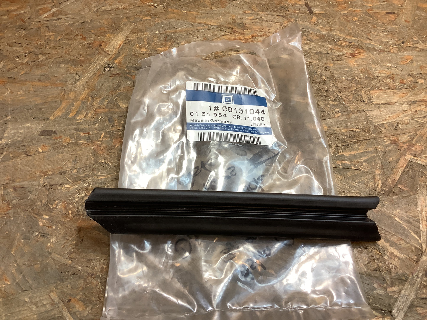 Astra G Bj. 98-05 Distanzstück hinteres festes Glas rechts Original GM NEU