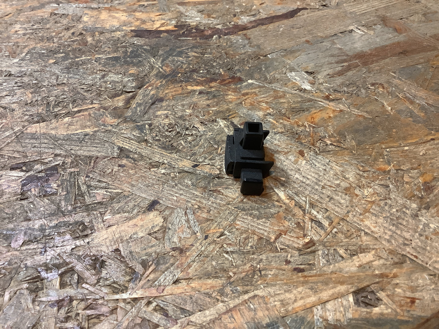 Chevrolet Epica (V250); Opel Antara Anschlag an Zierleiste, Frontscheibe Original GM NEU