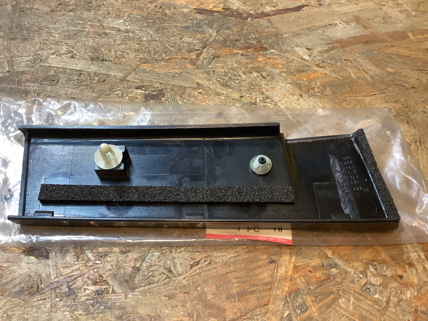 Mitsubishi Delica Abdeckung, Schiebefenster V.R Original Mitsubishi NEU