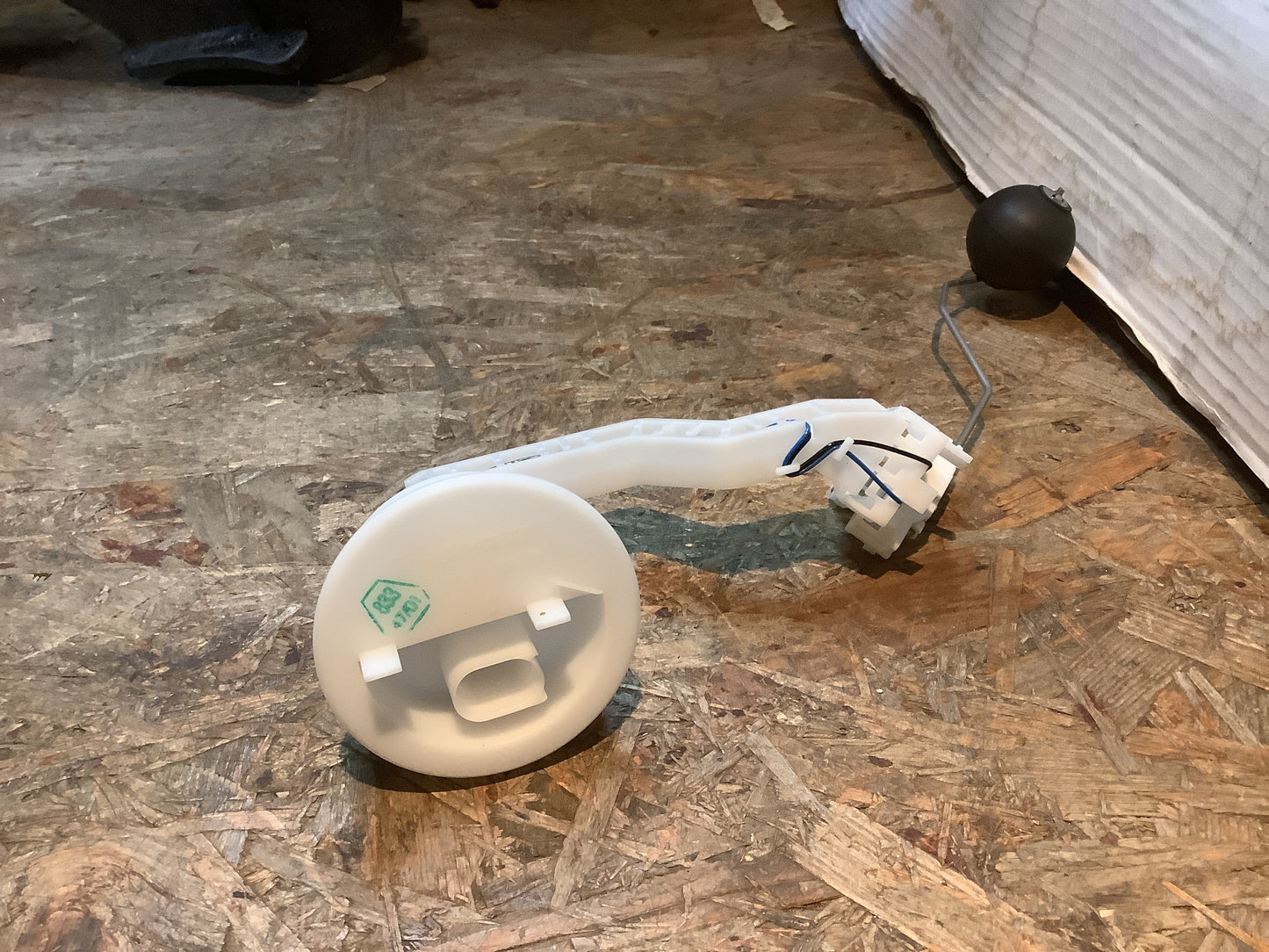 Audi A6 Tankgeber Original Genuine Parts NEU