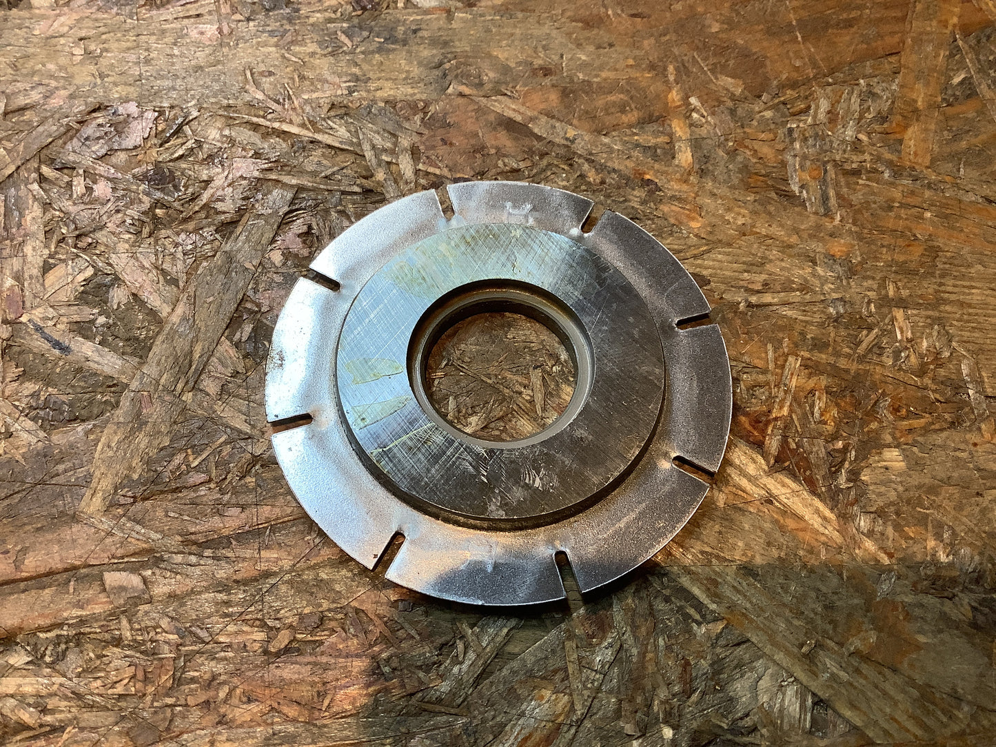 Mitsubishi Chariot LGJ Distanzscheibe Original Mitsubishi NEU