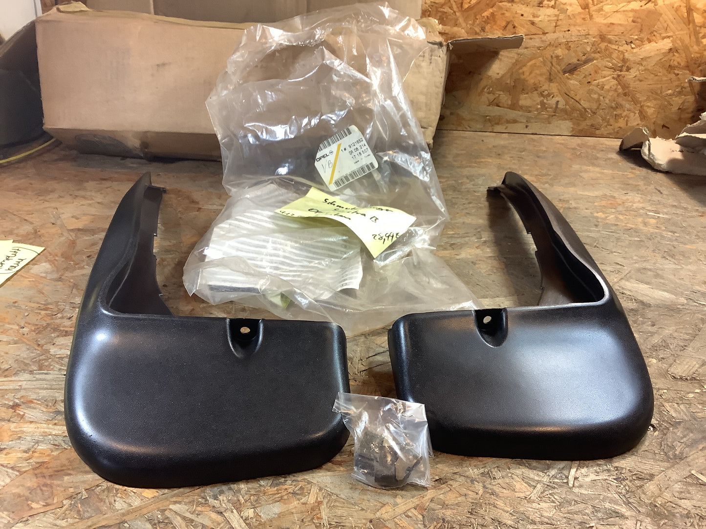 Opel Vectra B Schmutzfänger Satz hinten Original GM NEU