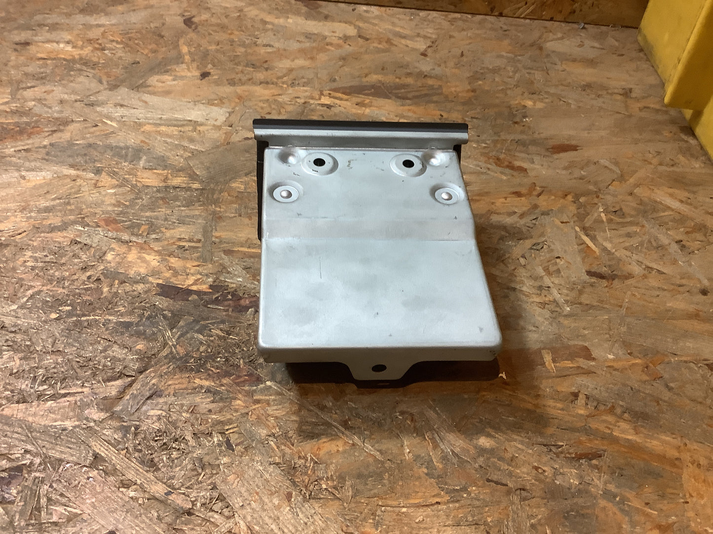 Mitsubishi L300, L039P, Bj. 86-94 Aschenbecher, Instrumententafel Original Mitsubishi NEU