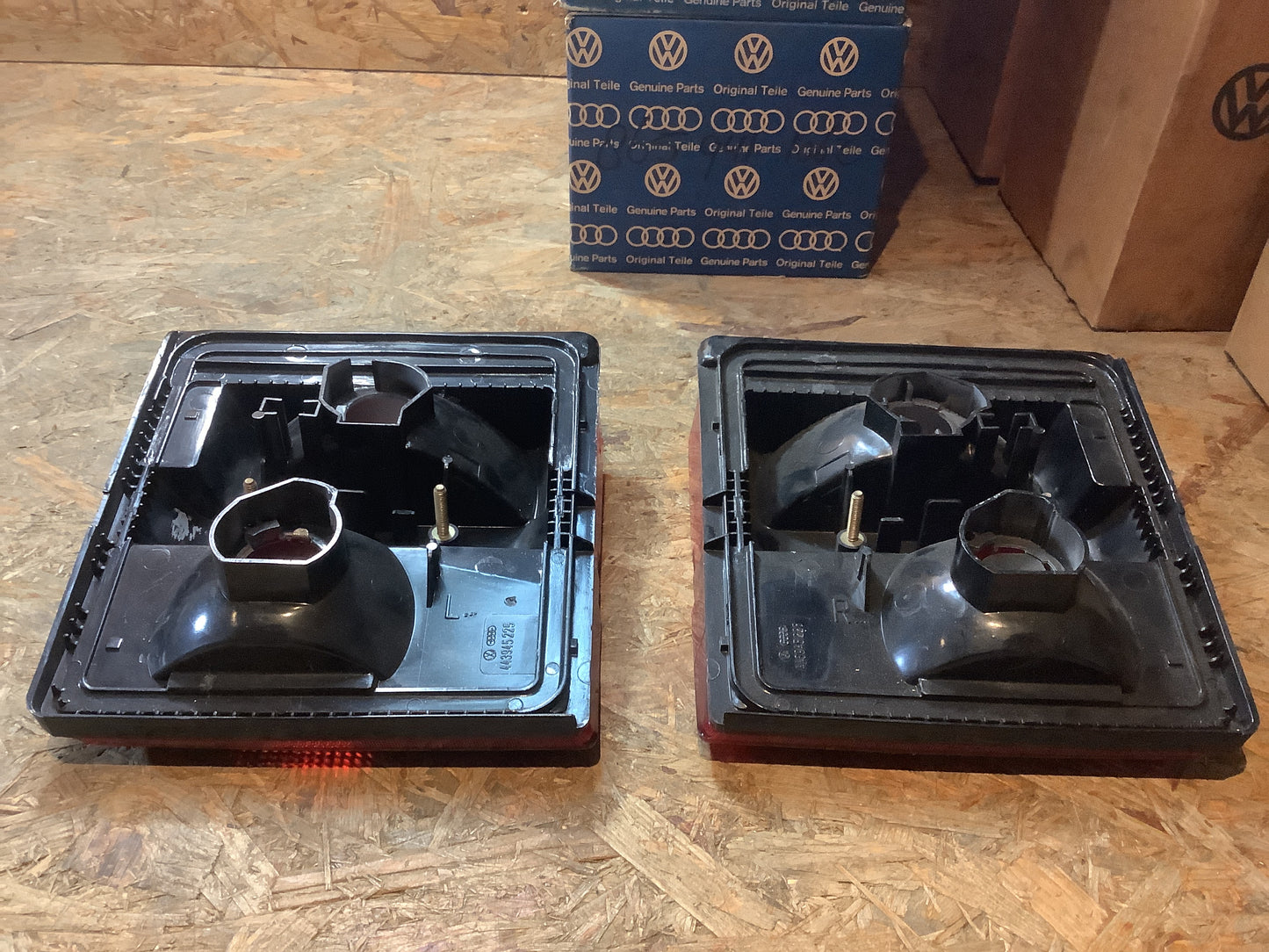 Audi 80/90/100 Rückleuchte innen links+rechts Satz Original Hella NEU