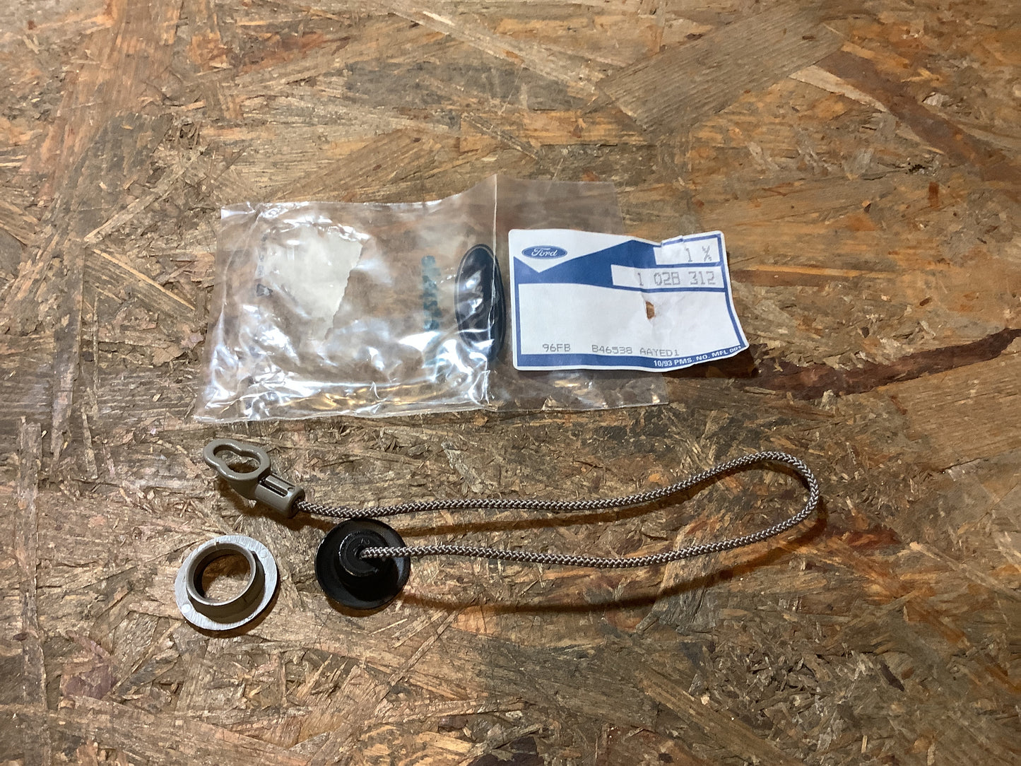 Ford Fiesta MK4 Halteband, Hutablage Original Ford NEU