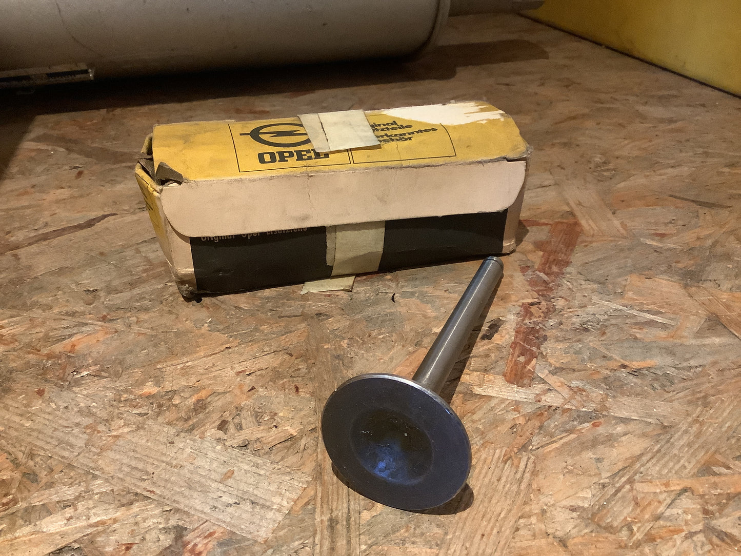 Opel Admiral, Diplomat B Einlassventil 0,15 mm Übergröße Original Opel NEU