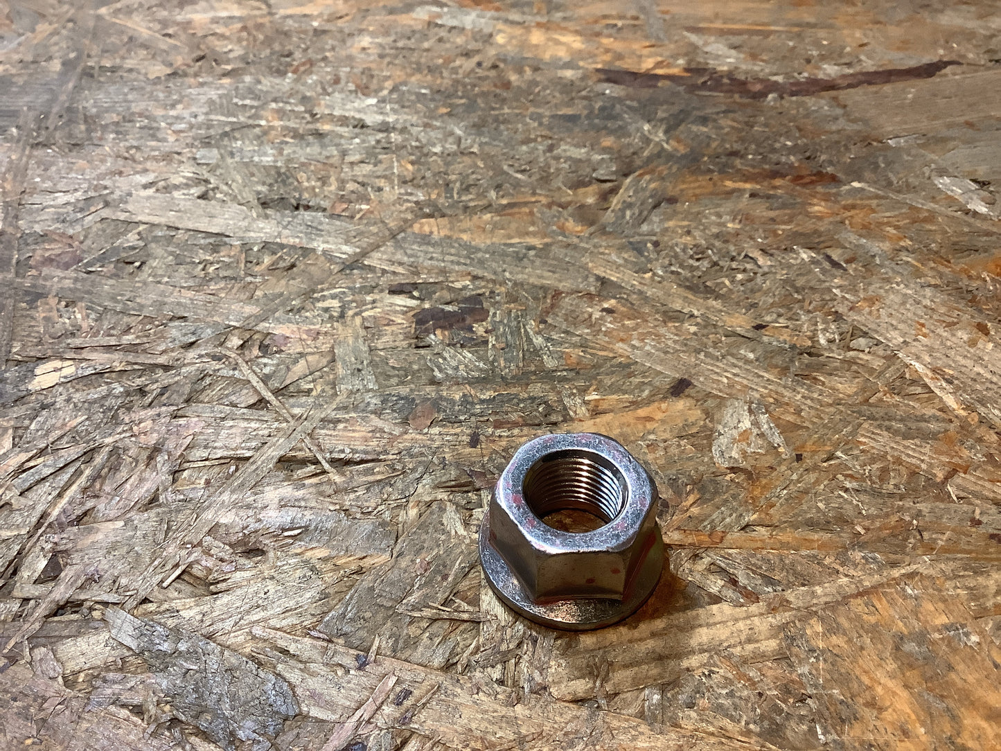 Mitsubishi Pajero, V98W, Bj. 08-09 - Mitsubishi Montero, V98W, Bj. 08-09 Mutter, Querträger, hintere Aufhängung Original Mitsubishi NEU