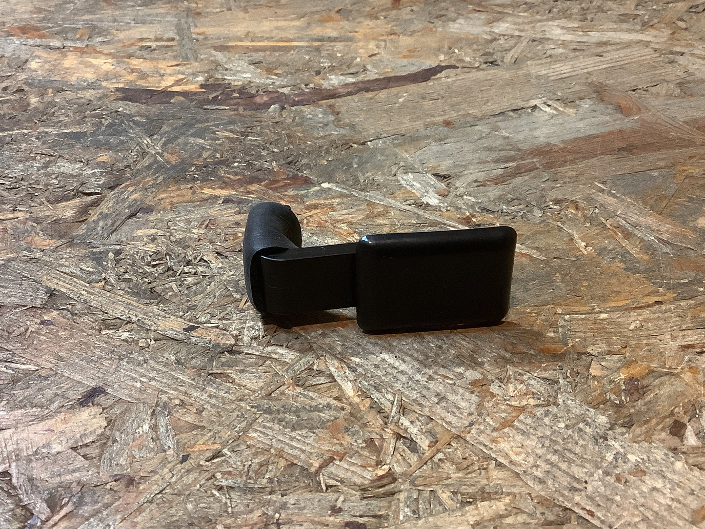 Mitsubishi Pajero V25W Bj. 94-97; Mitsubishi Montero V25W Bj. 94-97 Stopfen, Handschuhfach Original Mitsubishi NEU