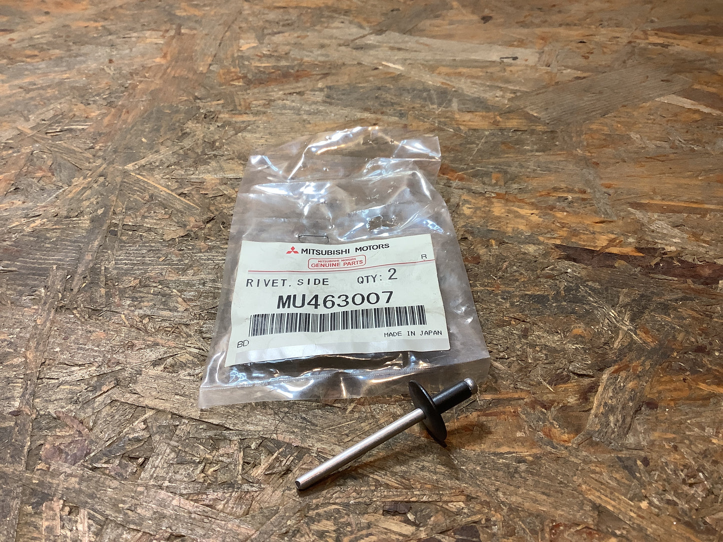 Mitsubishi Pajero, Bj. 99-00 Mitsubishi Montero, Bj. 99-00 Niete Original Mitsubishi NEU