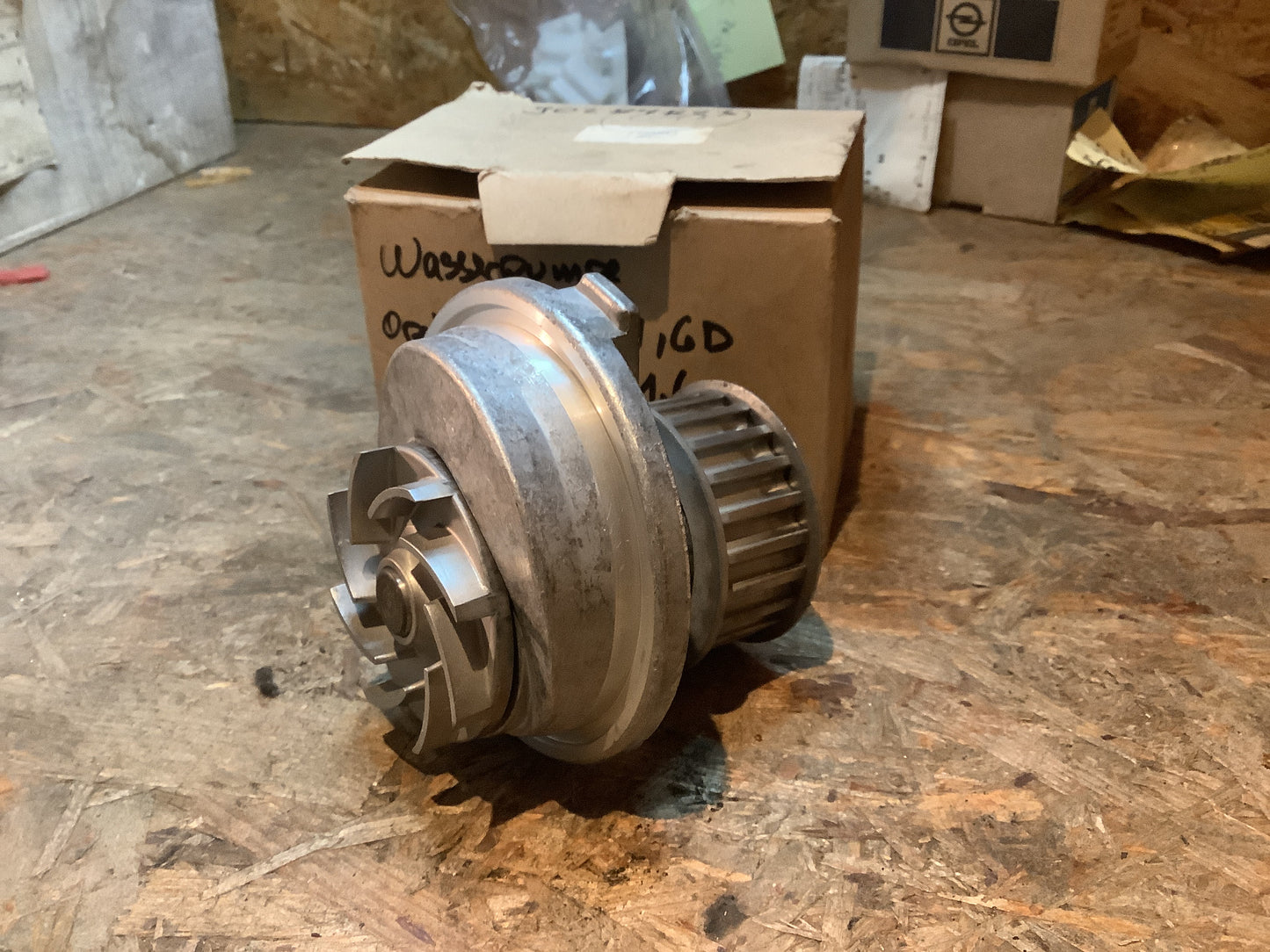 Opel Ascona C 1.6D, Kadett D/E 1.6D Wasserpumpe Original GM NEU