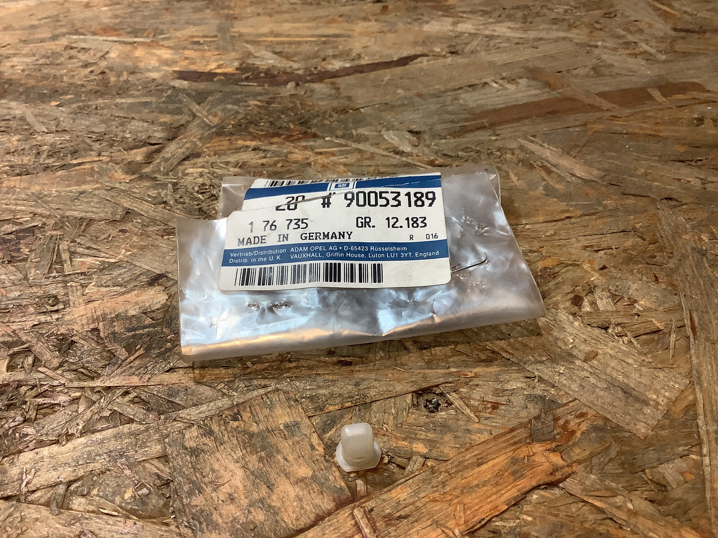 Calibra Tülle C-Säule Original GM NEU