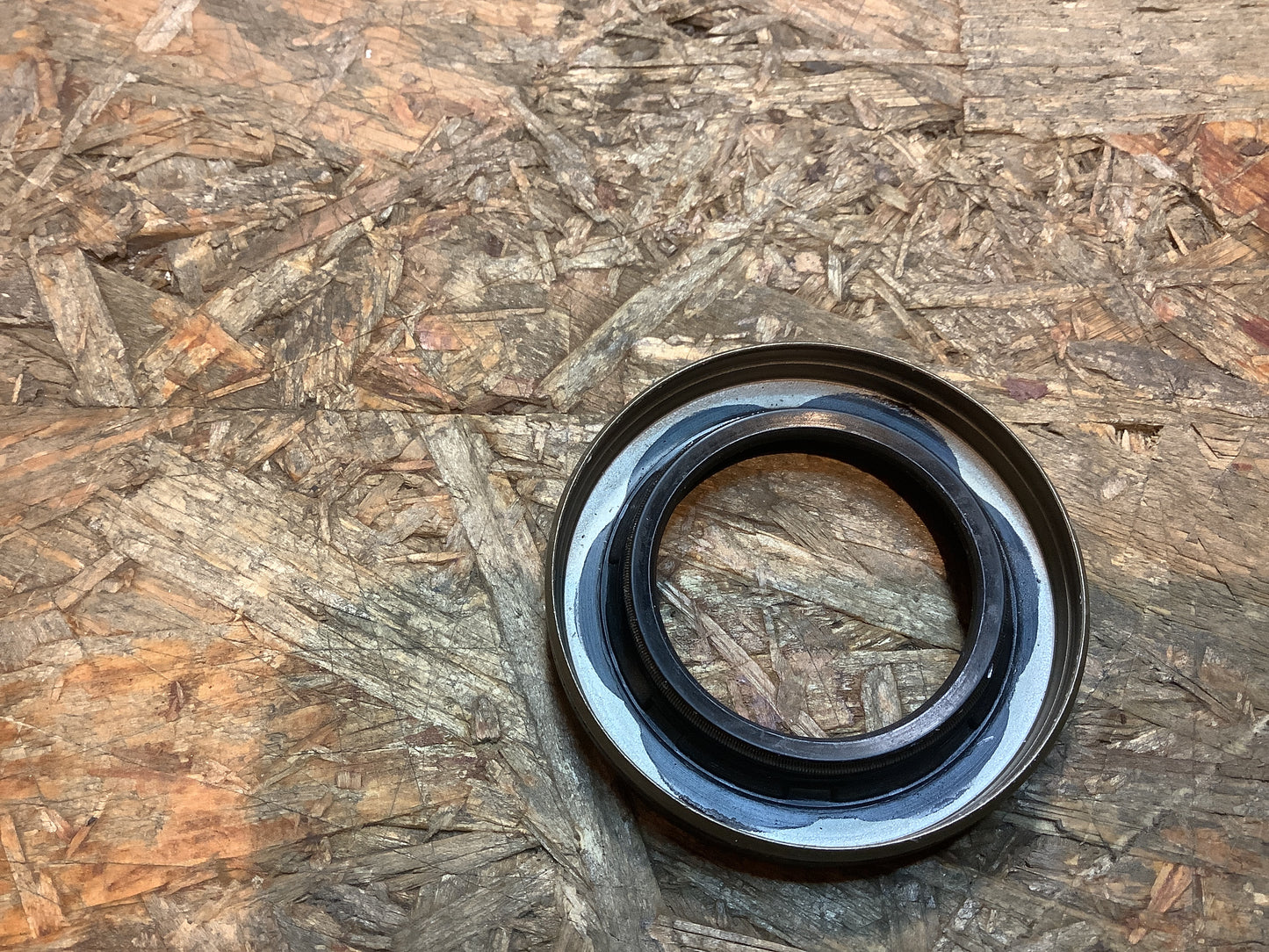 Chevrolet Lacetti 1,8, Nubira, Leganza, Espero, Epica Wellendichtring, Kurbelwelle vorne Original GM NEU