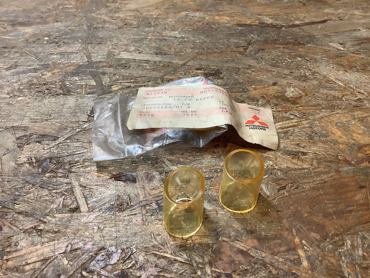 Mitsubishi Pajero Kappe, Achsschenkel-Anschlagschraube Original Mitsubishi NEU