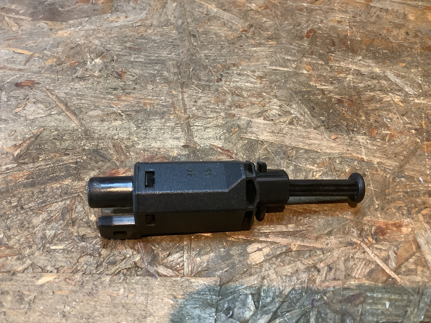 VW Golf I,II,III,IV, VW Passat 32b,35i Bremslicht Schalter Original VW AUDI NEU