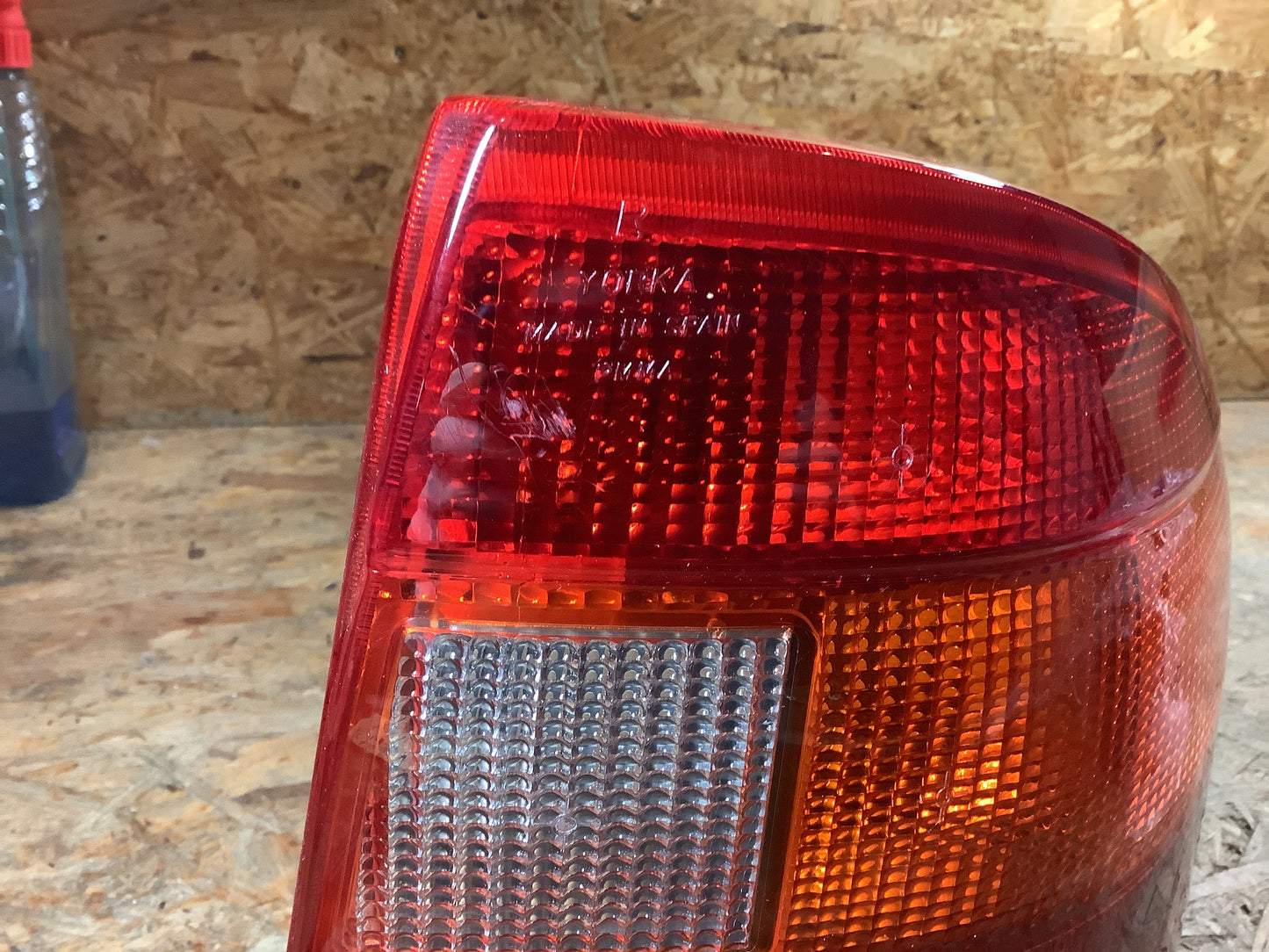 Astra F (T92) 1.6i, 16V Rückleuchte rechts (mit leichten Kratzern!) Original GM NEU