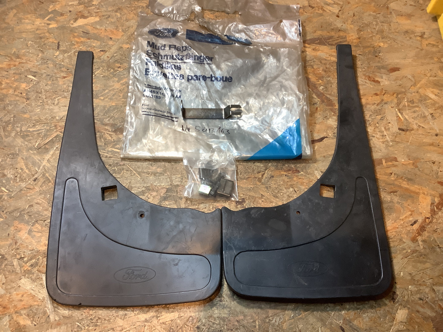 Ford Scorpio, Granada Schmutzfänger Set Original Ford NEU