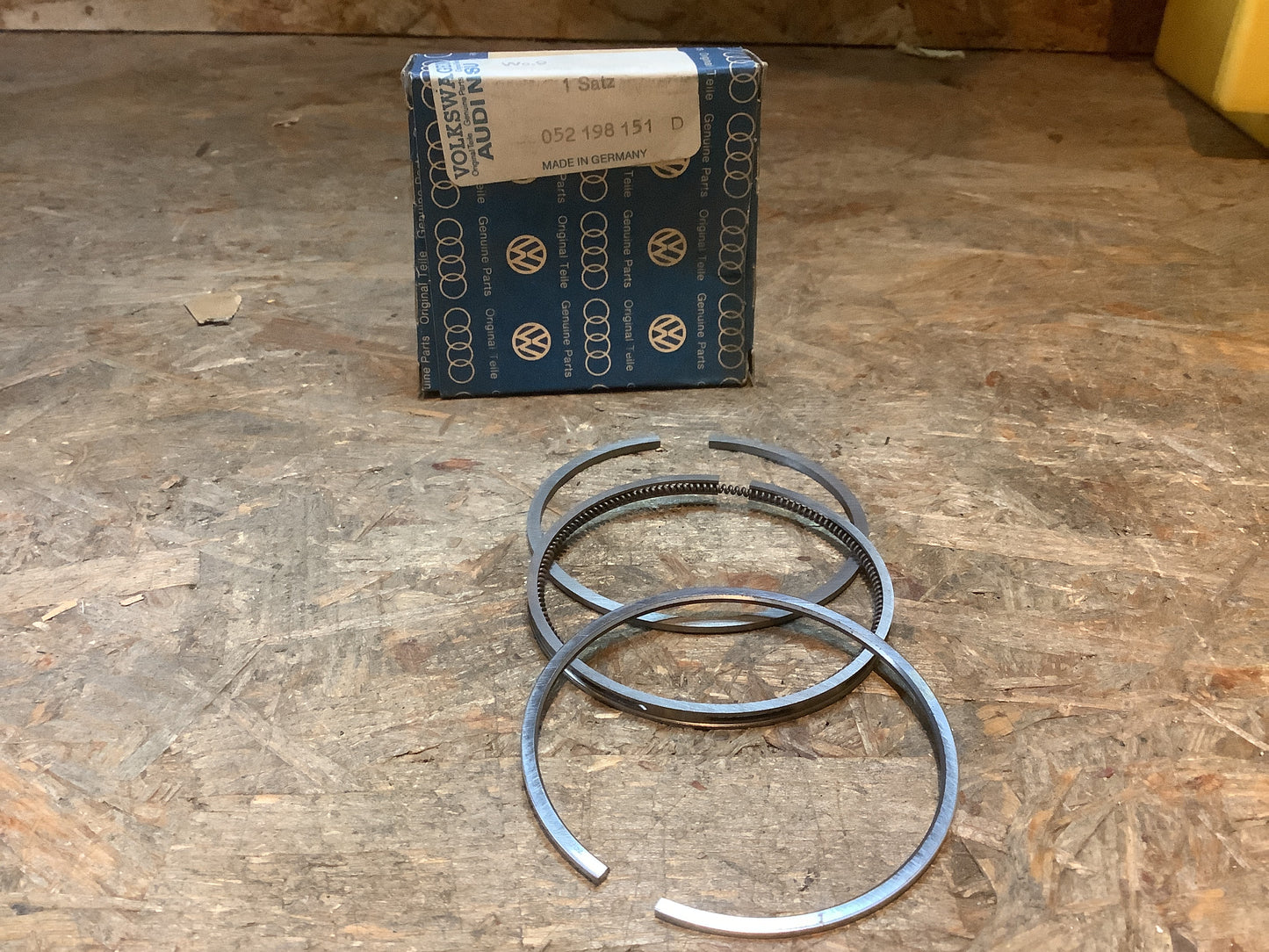 VW Polo I, VW Scirocco, Golf I, VW Derby Kolbenringsatz Original VW Audi NEU