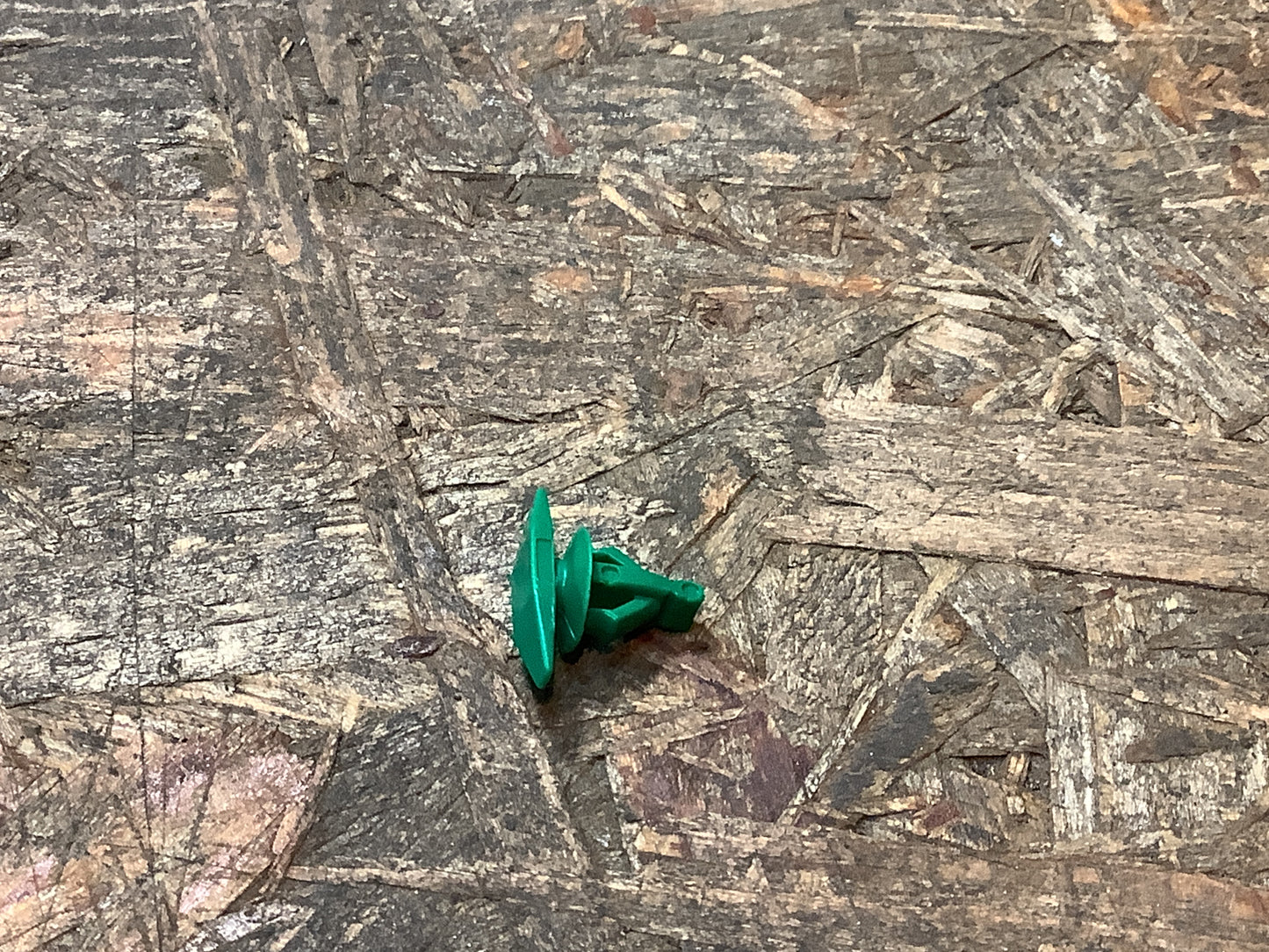 Mitsubishi Pajero Clip an Haube Original Mitsubishi NEU