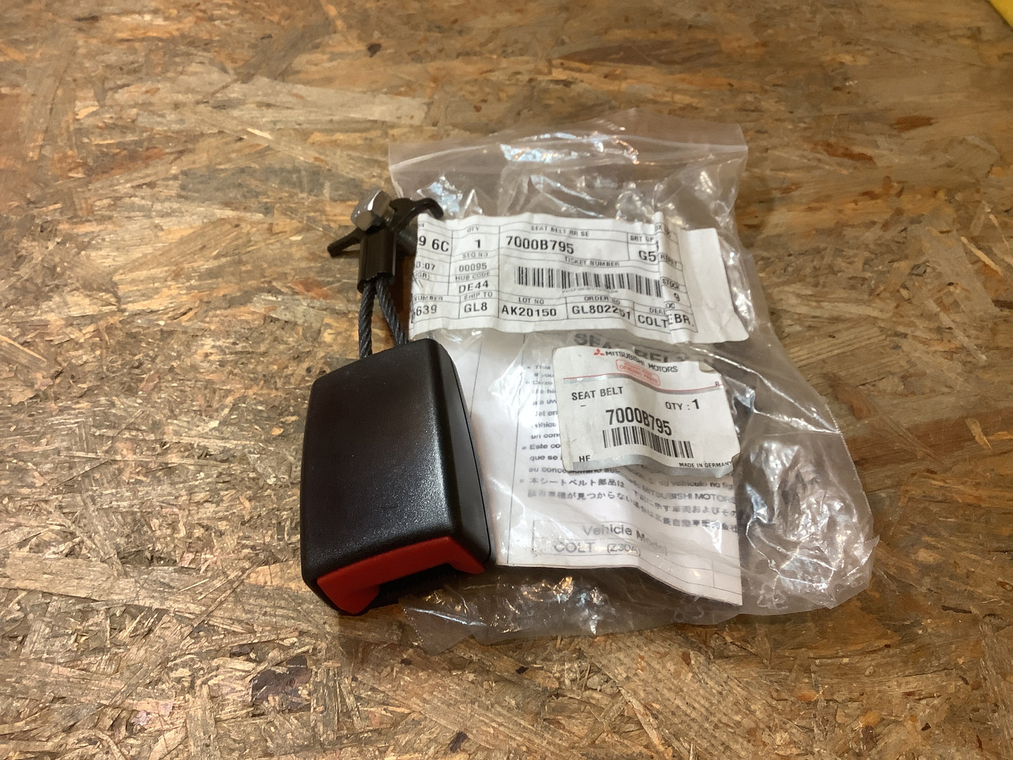 Mitsubishi Colt Sicherheitsgurt Sit hinten, INR links Original Mitsubishi NEU