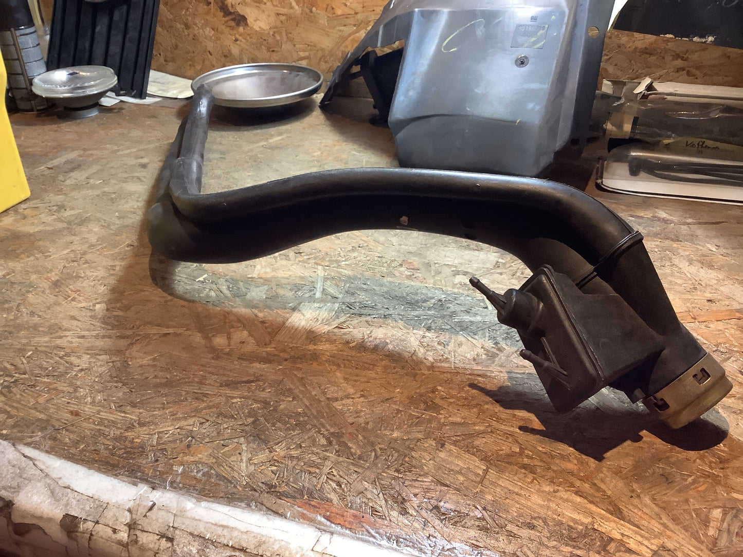 Opel Vectra A Kraftstoffeinfüllrohr Original GM NEU