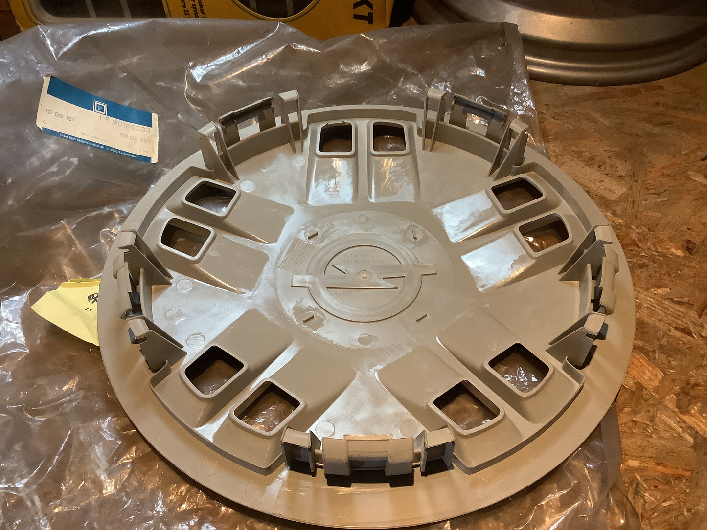 Opel Kadett E, Ascona C Radkappe weiß Original GM NEU